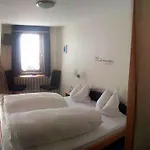 Schwarzwaldgasthaus Linde 3* شرامبرغ